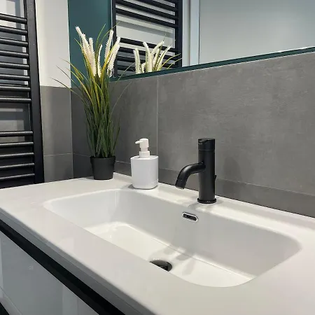 Center - Modern Flat With Free Parking And Wifi - B *