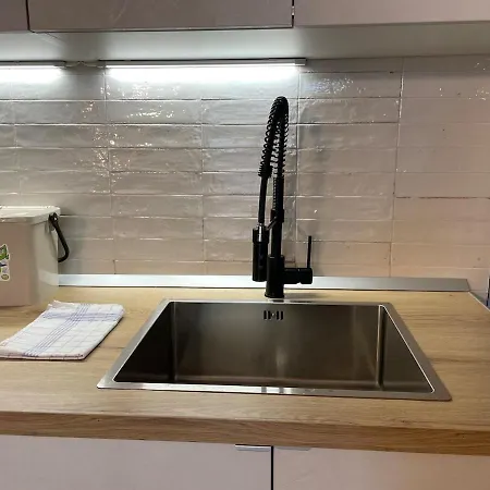 Center - Modern Flat With Free Parking And Wifi - B Apartamento