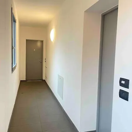 Center - Modern Flat With Free Parking And Wifi - B