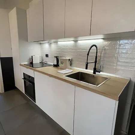 Apartmán Center - Modern Flat With Free Parking And Wifi - B *