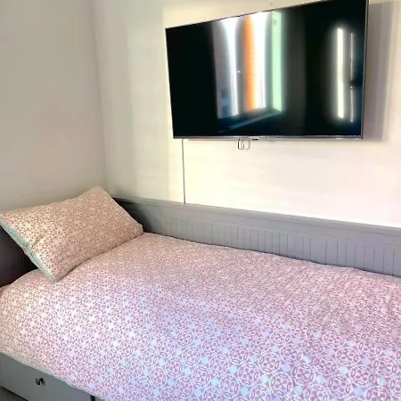 Center - Modern Flat With Free Parking And Wifi - B